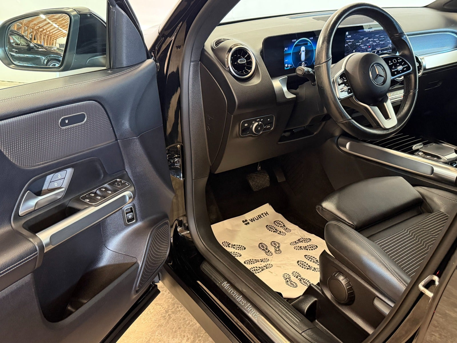Sort Mercedes GLB200 d fra 2021