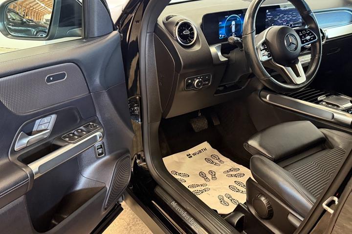 Sort Mercedes GLB200 d fra 2021