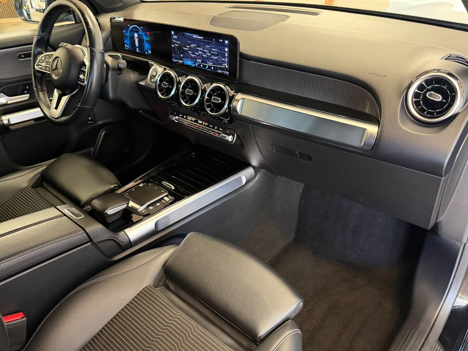 Sort Mercedes GLB200 d fra 2021