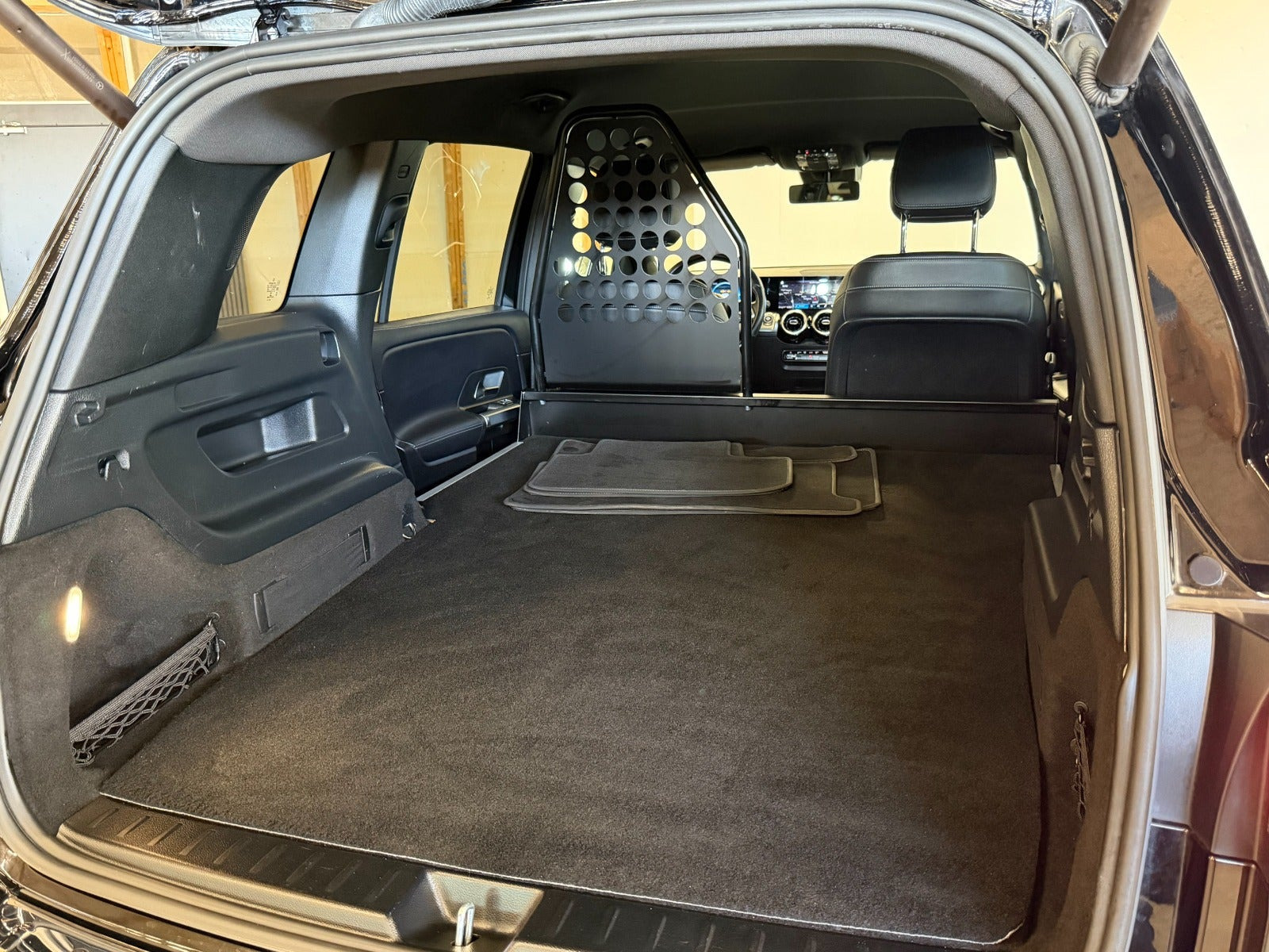 Sort Mercedes GLB200 d fra 2021