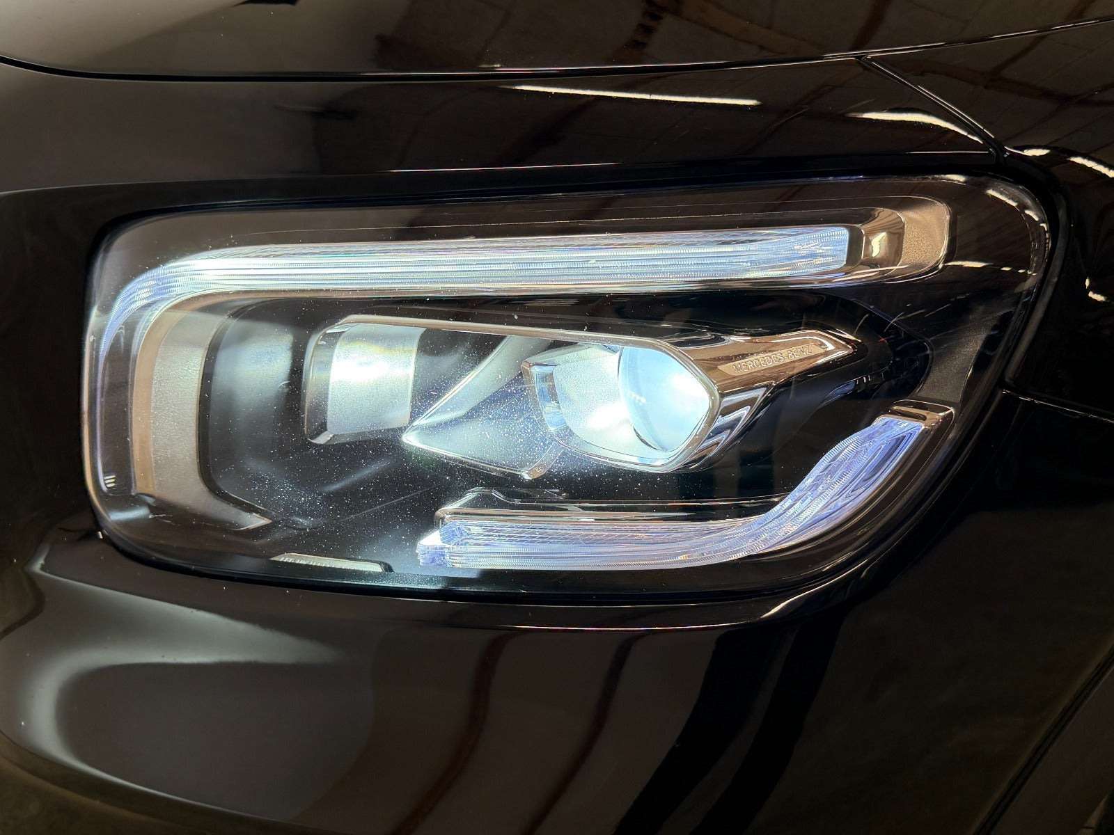 Sort Mercedes GLB200 d fra 2021