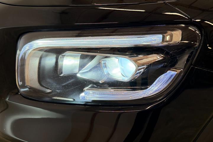Sort Mercedes GLB200 d fra 2021