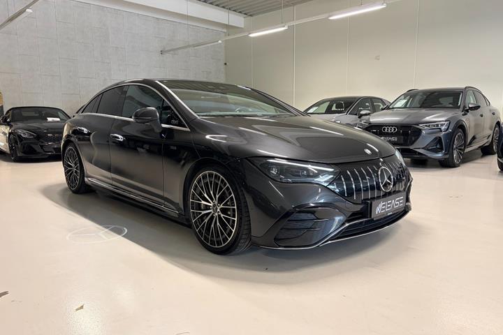 Sort Mercedes EQE43 fra 2023