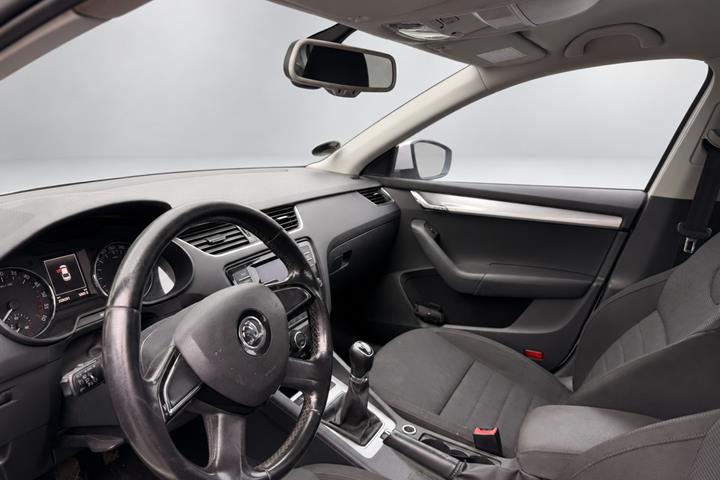Hvid Skoda Octavia fra 2014