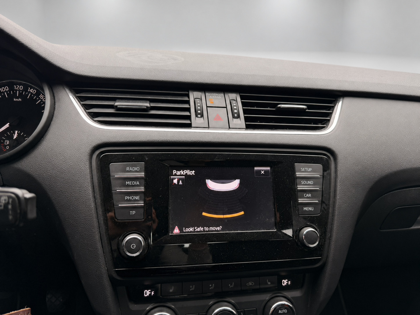 Hvid Skoda Octavia fra 2014