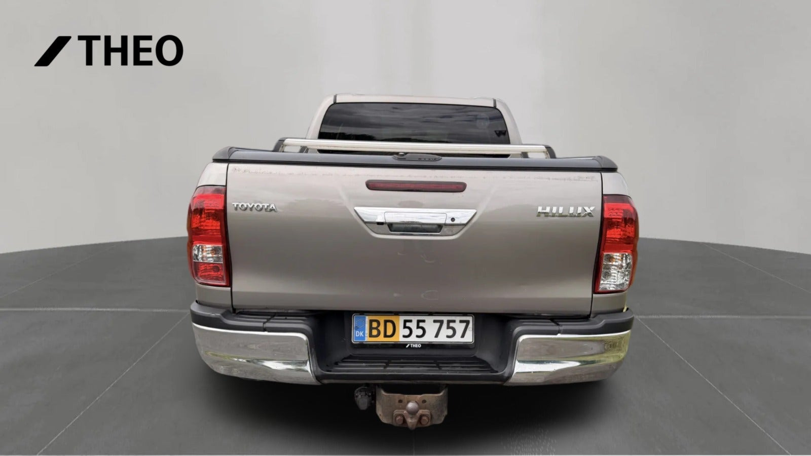 Beige Toyota HiLux fra 2016