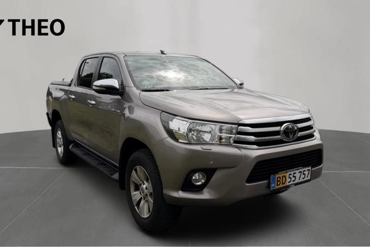 Beige Toyota HiLux fra 2016