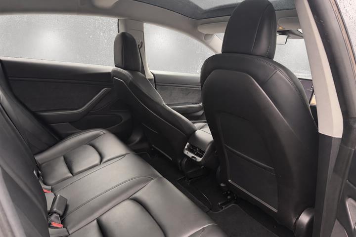 Blå Tesla Model 3 fra 2020