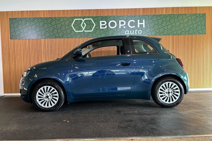 Blå Fiat 500e fra 2022