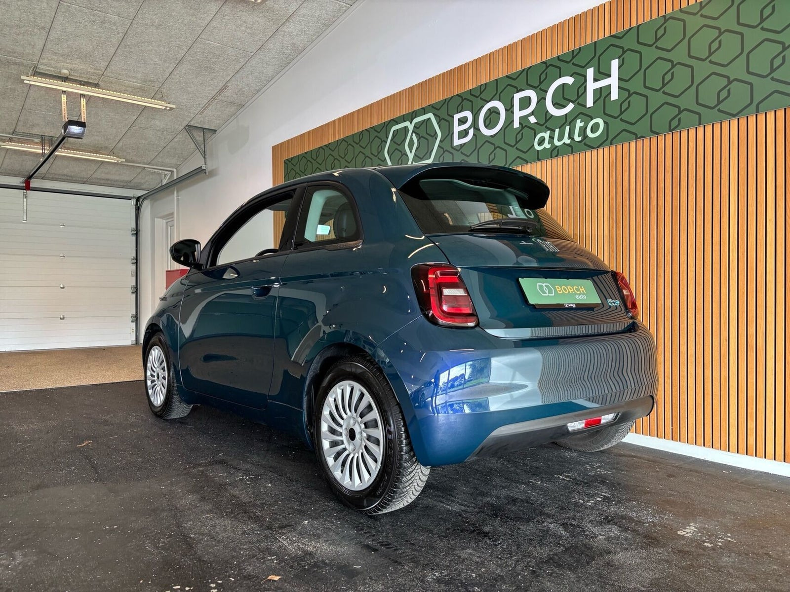 Blå Fiat 500e fra 2022