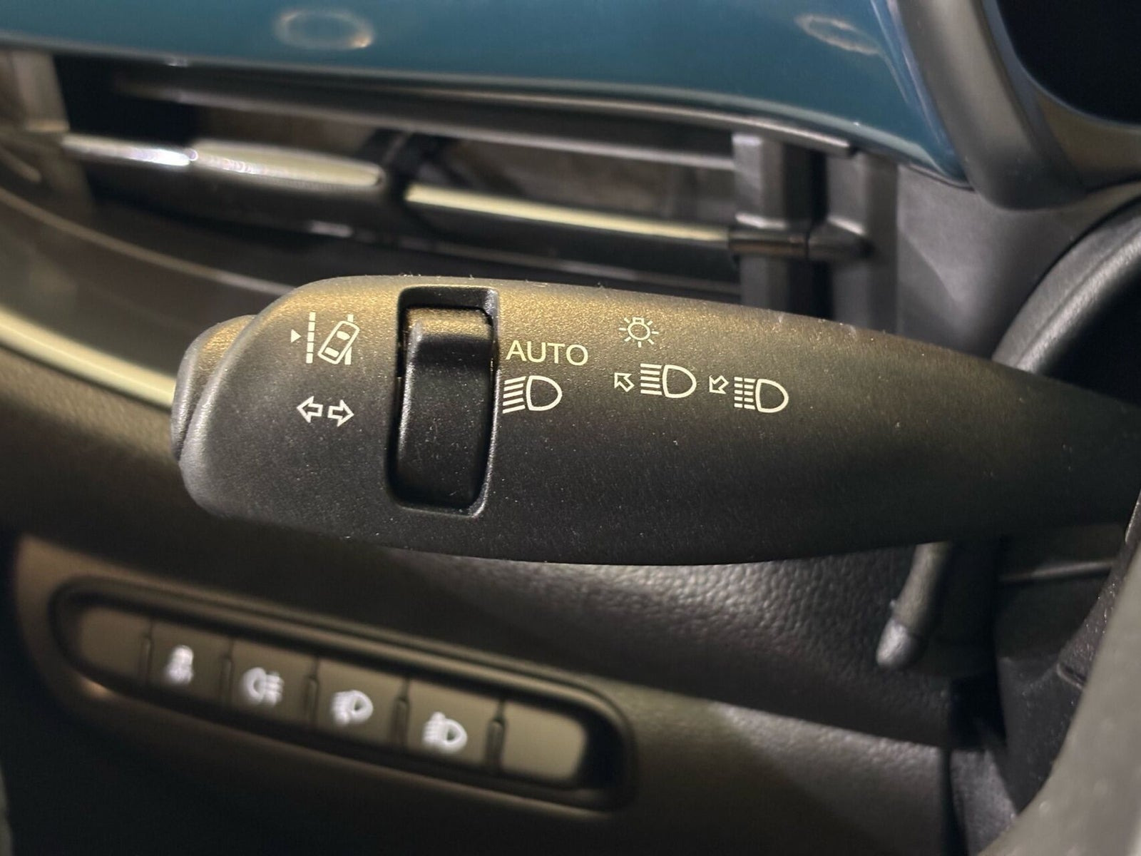 Blå Fiat 500e fra 2022
