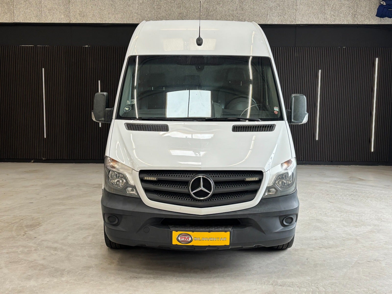 Gul Mercedes Sprinter 316 fra 2018