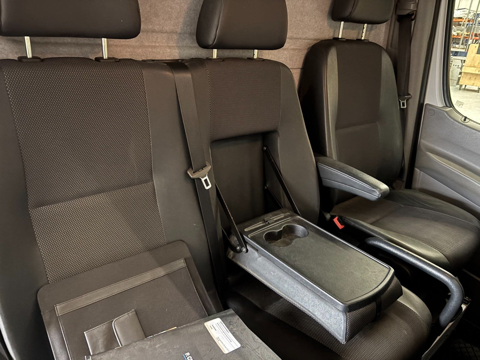 Gul Mercedes Sprinter 316 fra 2018