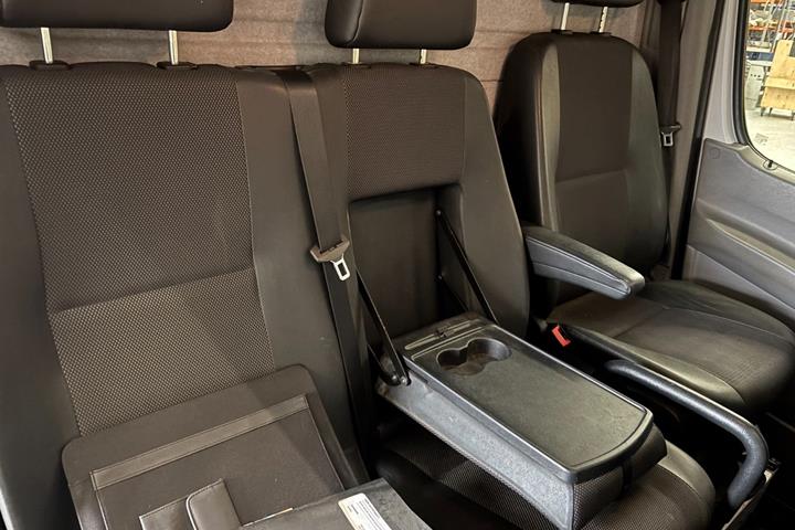 Gul Mercedes Sprinter 316 fra 2018