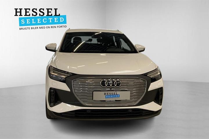 Hvid Audi Q4 e-tron fra 2023