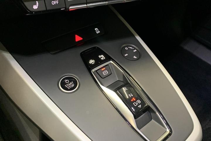 Hvid Audi Q4 e-tron fra 2023