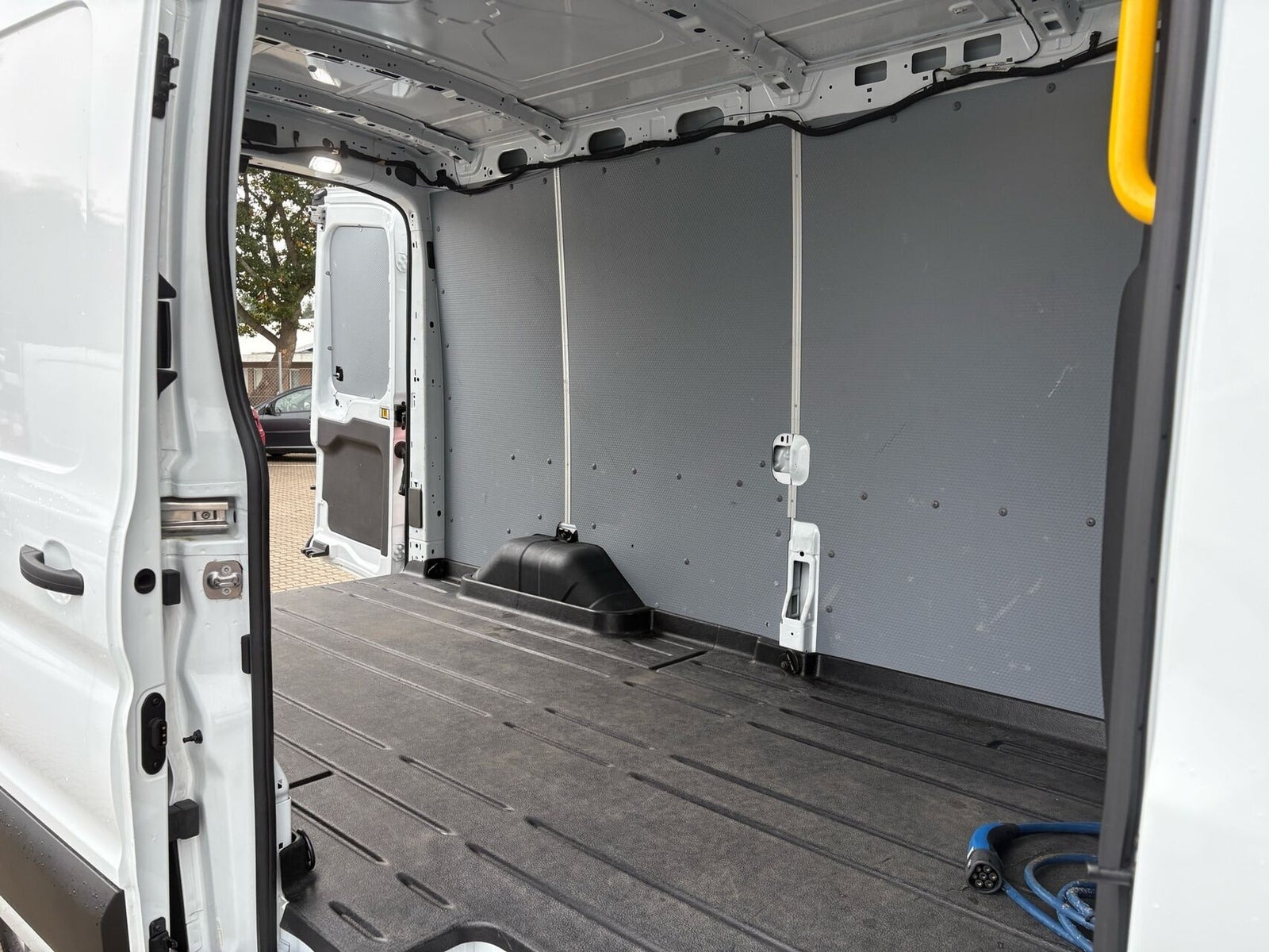 Hvid Ford E-Transit 350 L2 Van fra 2022