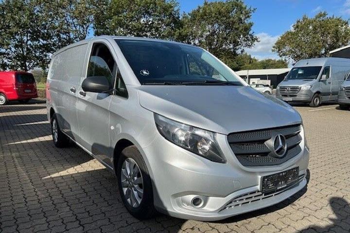 Sølv Mercedes Vito 114 fra 2019