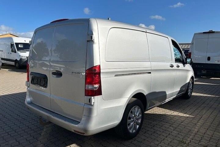 Sølv Mercedes Vito 114 fra 2019