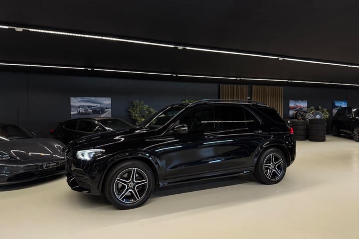 Grå Mercedes GLE350 de fra 2022