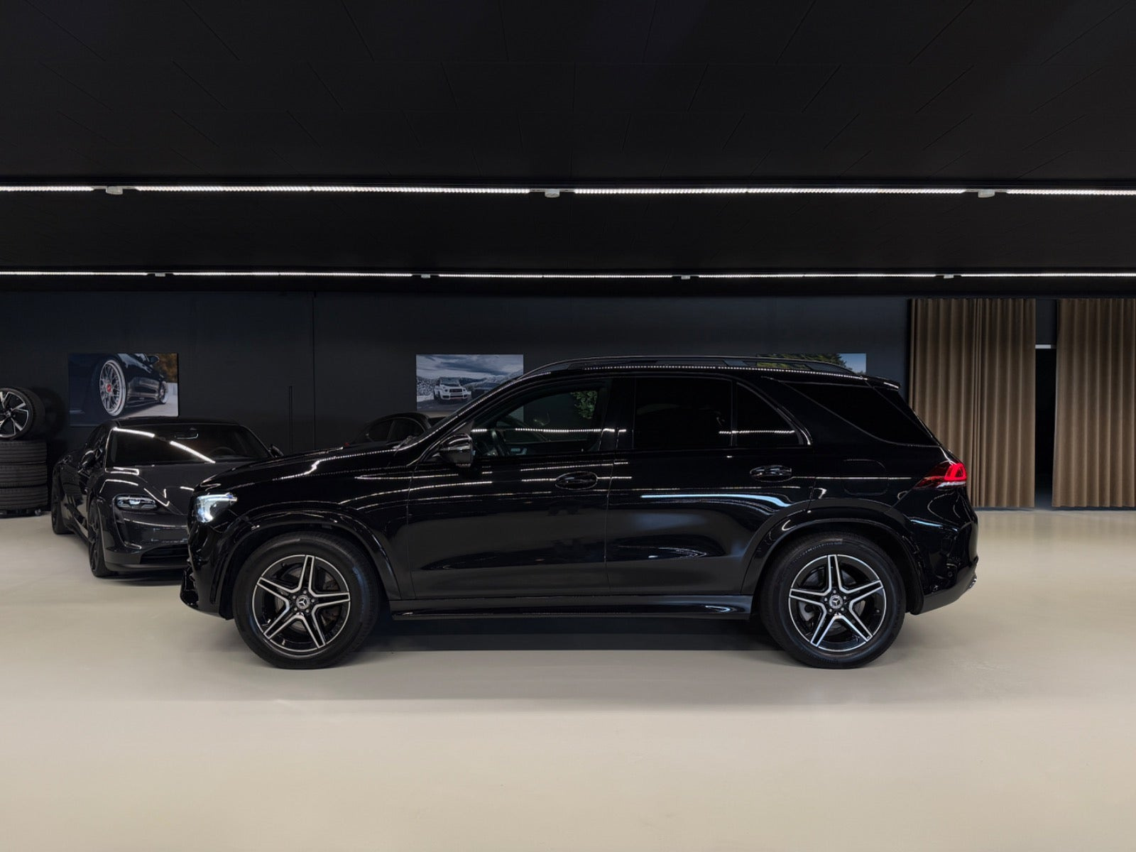 Grå Mercedes GLE350 de fra 2022