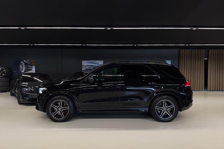 Grå Mercedes GLE350 de fra 2022
