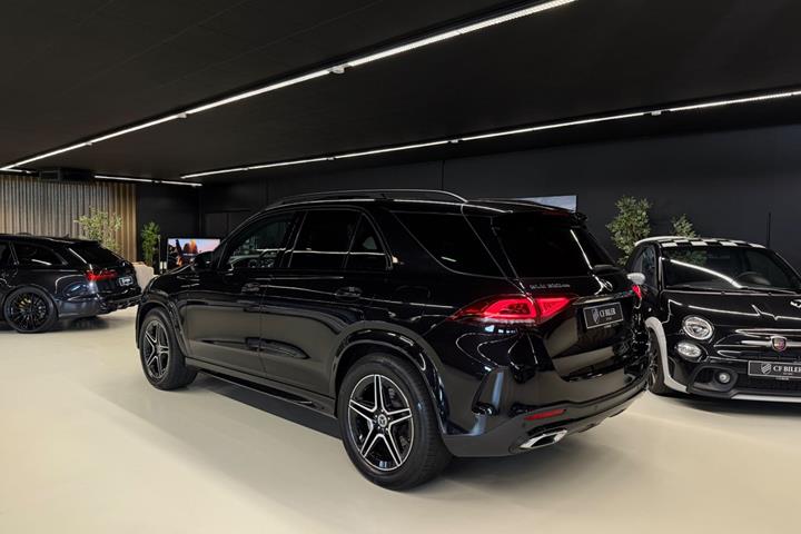 Grå Mercedes GLE350 de fra 2022
