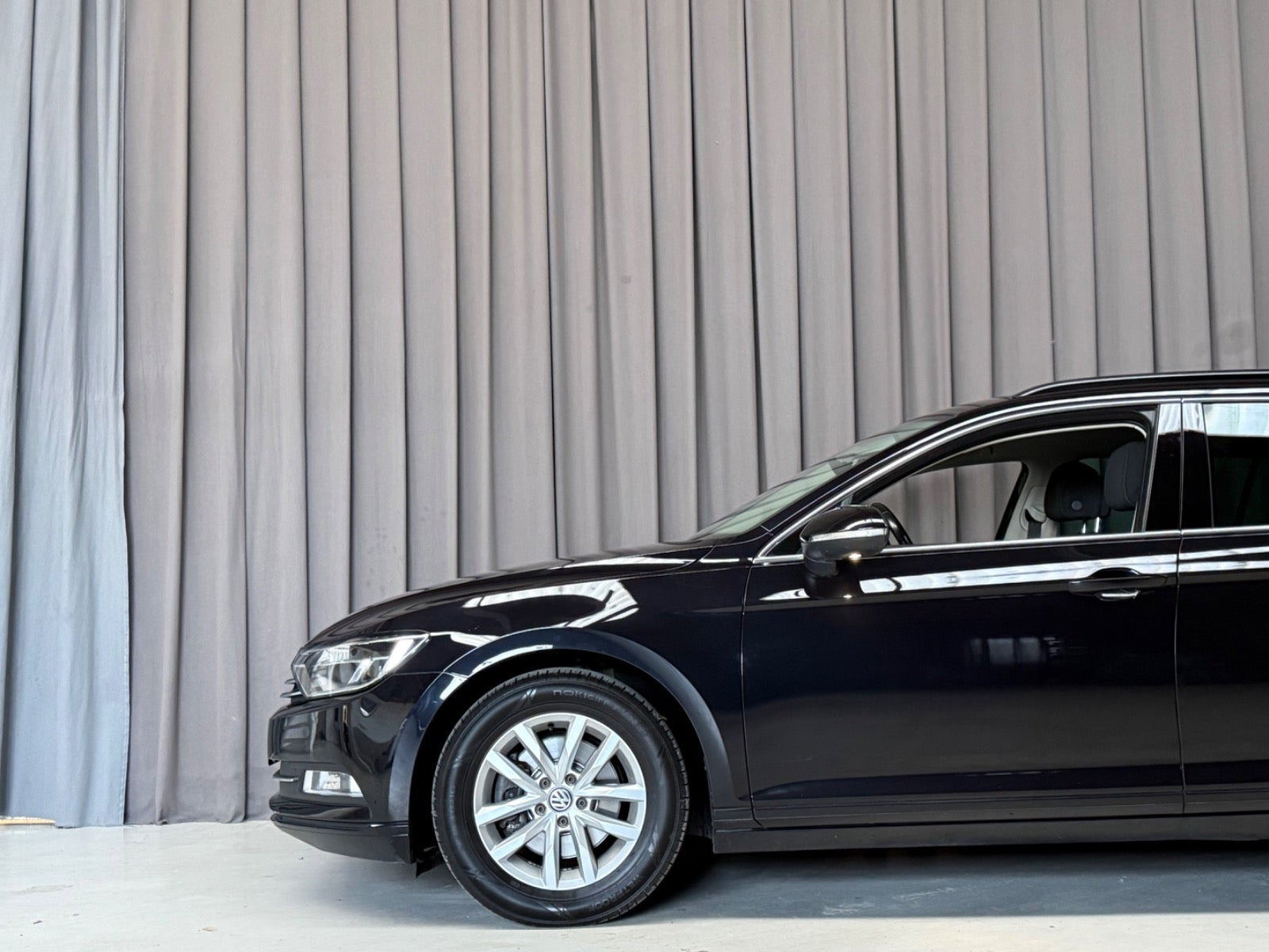 Sort VW Passat fra 2018