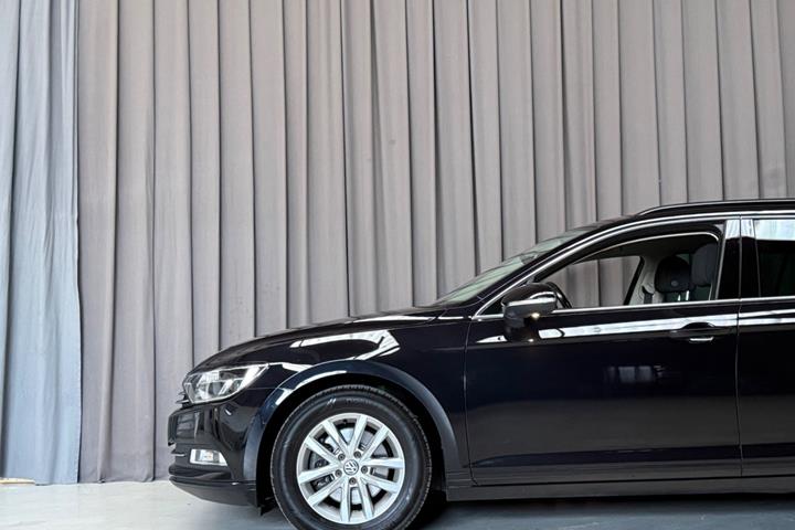 Sort VW Passat fra 2018