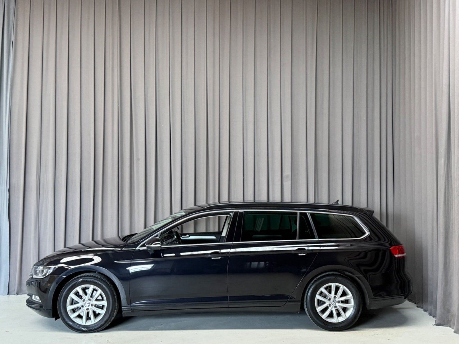 Sort VW Passat fra 2018