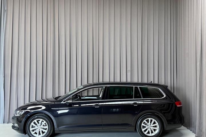 Sort VW Passat fra 2018