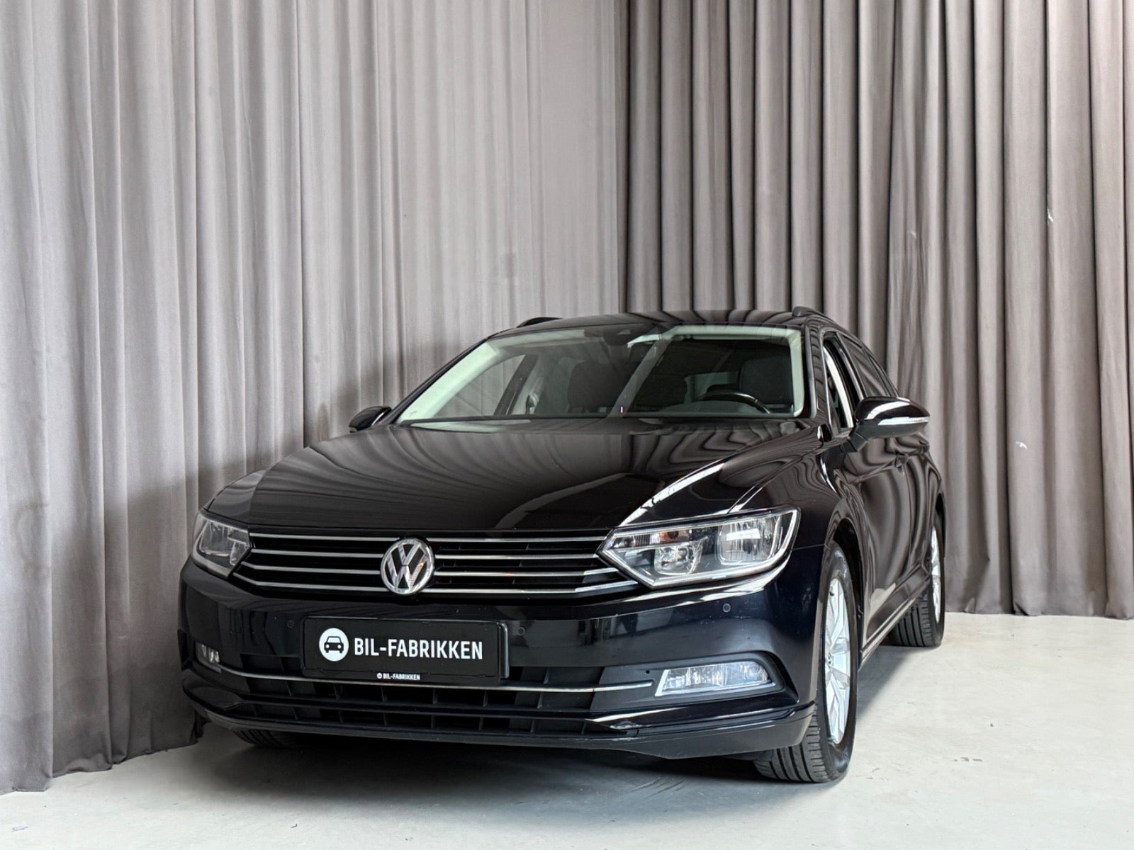 Sort VW Passat fra 2018