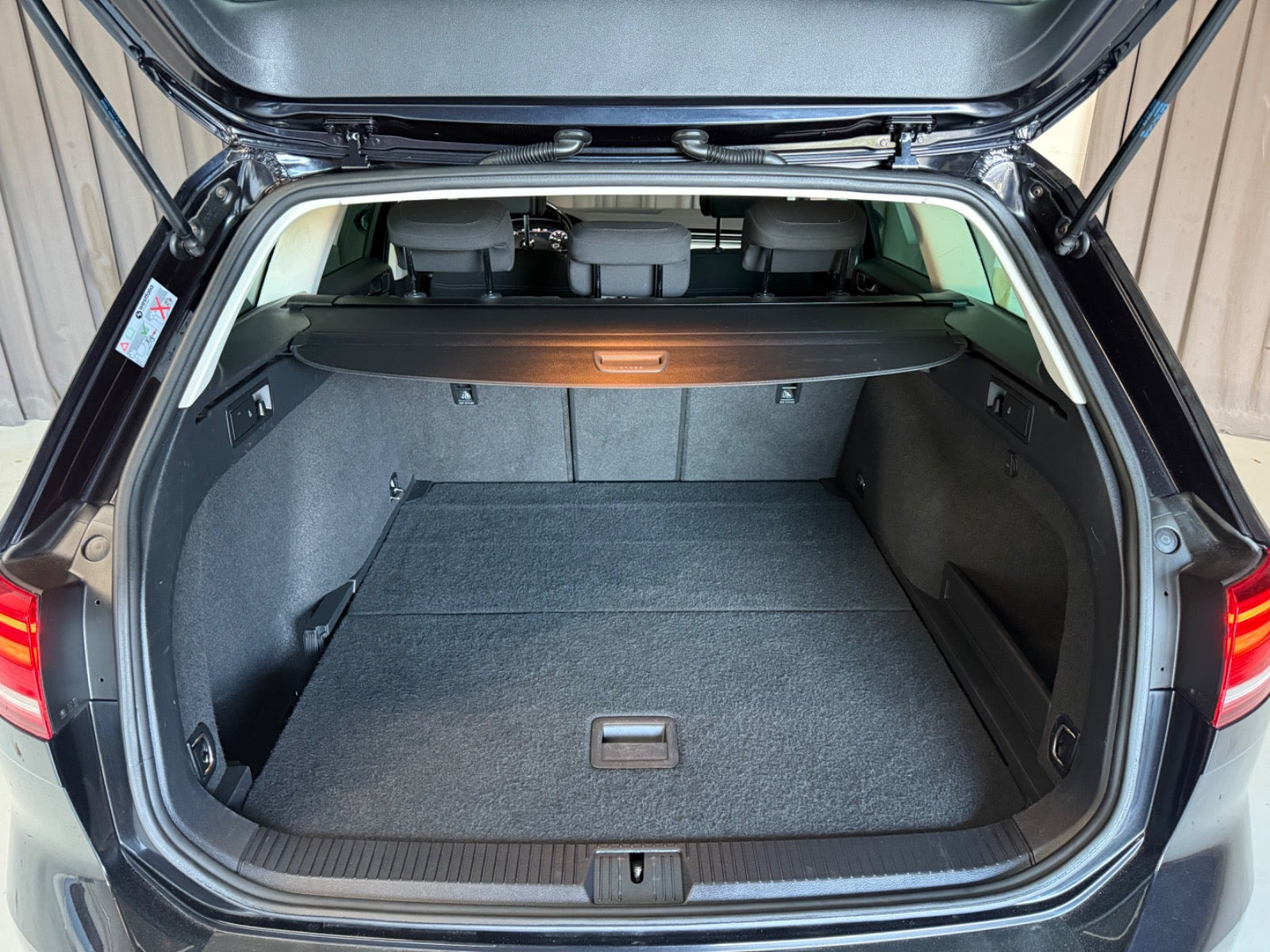 Sort VW Passat fra 2018