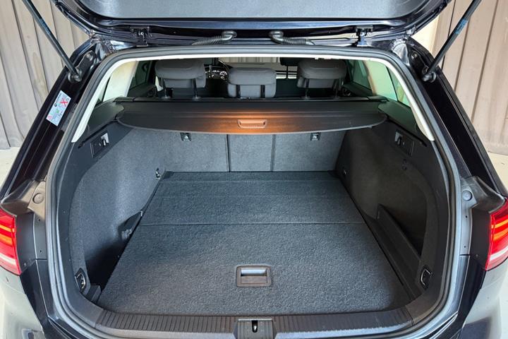 Sort VW Passat fra 2018