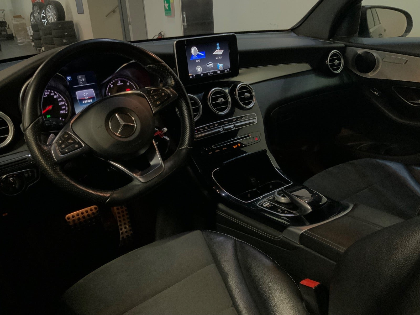 Sort Mercedes GLC220 d fra 2017