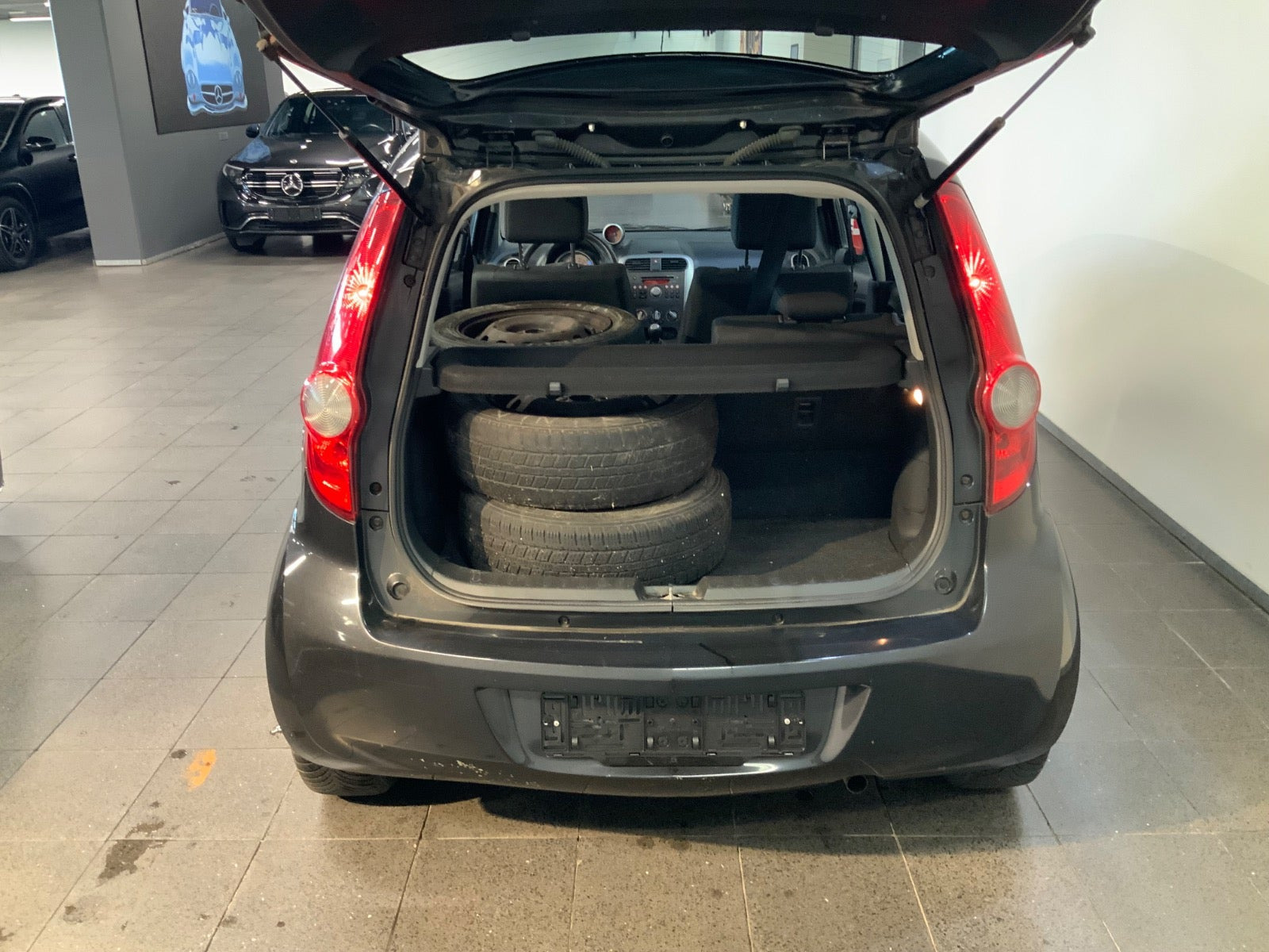 Grå Opel Agila fra 2010