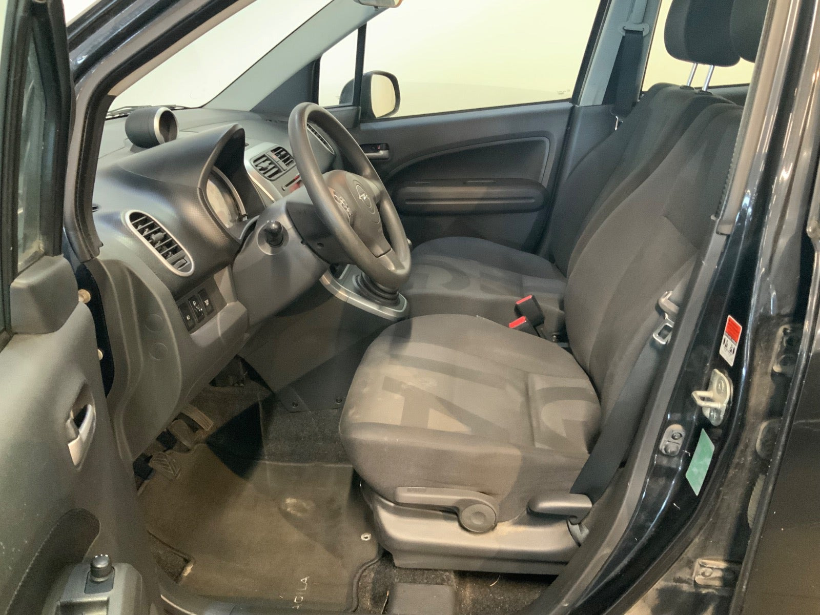 Grå Opel Agila fra 2010