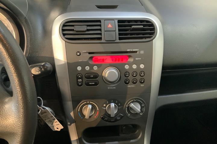 Grå Opel Agila fra 2010