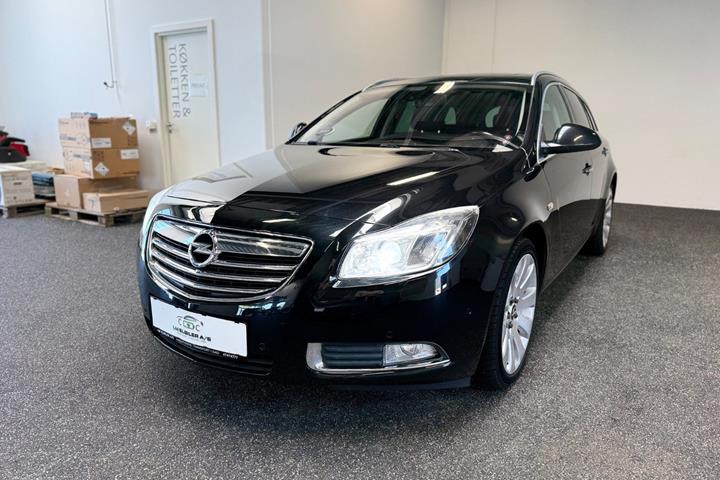 Sort Opel Insignia fra 2010