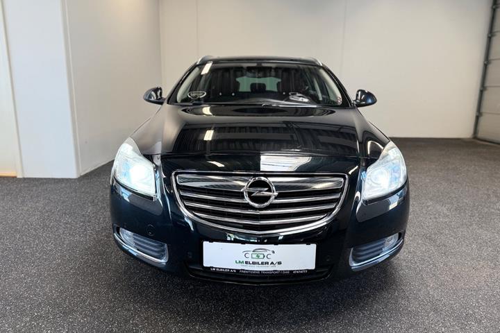 Sort Opel Insignia fra 2010