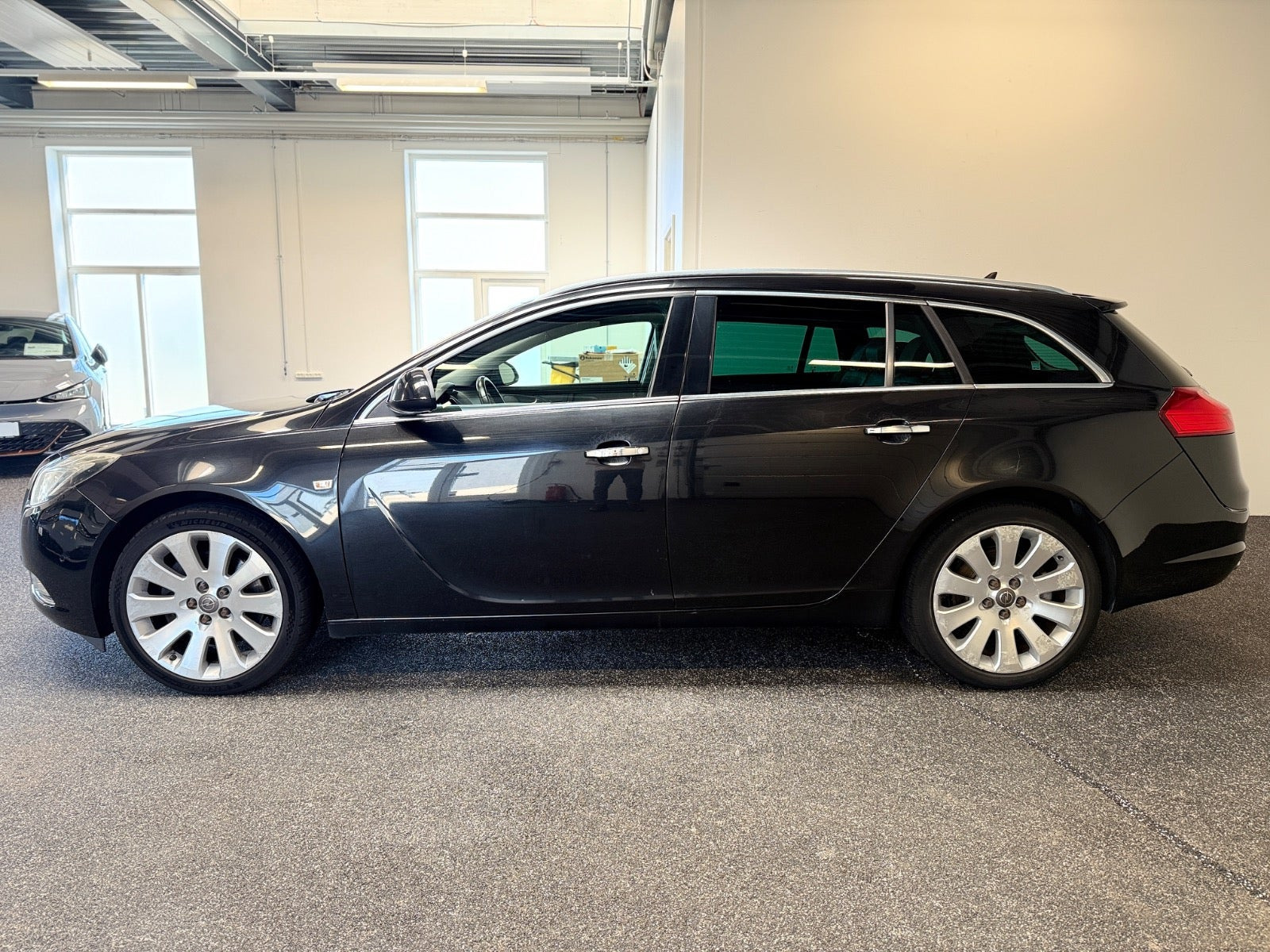 Sort Opel Insignia fra 2010
