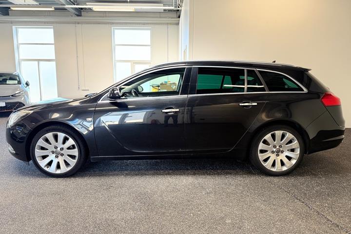 Sort Opel Insignia fra 2010