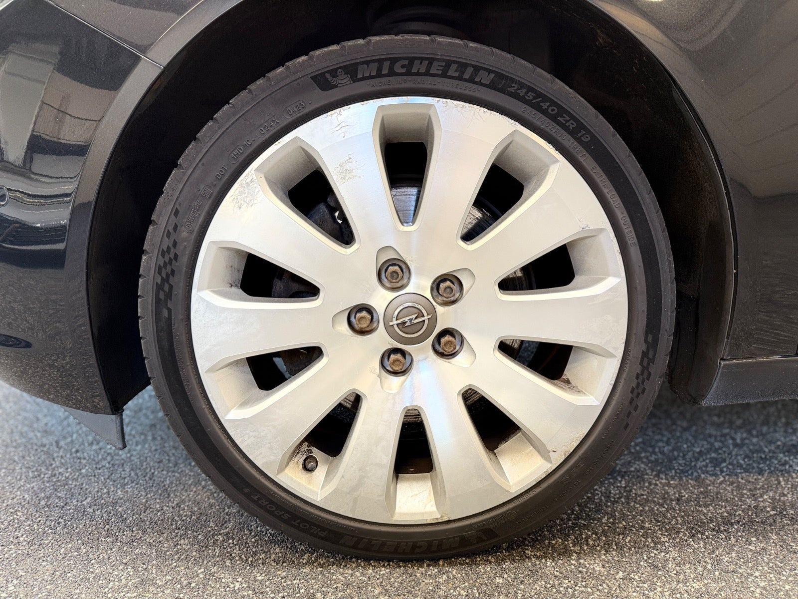 Sort Opel Insignia fra 2010