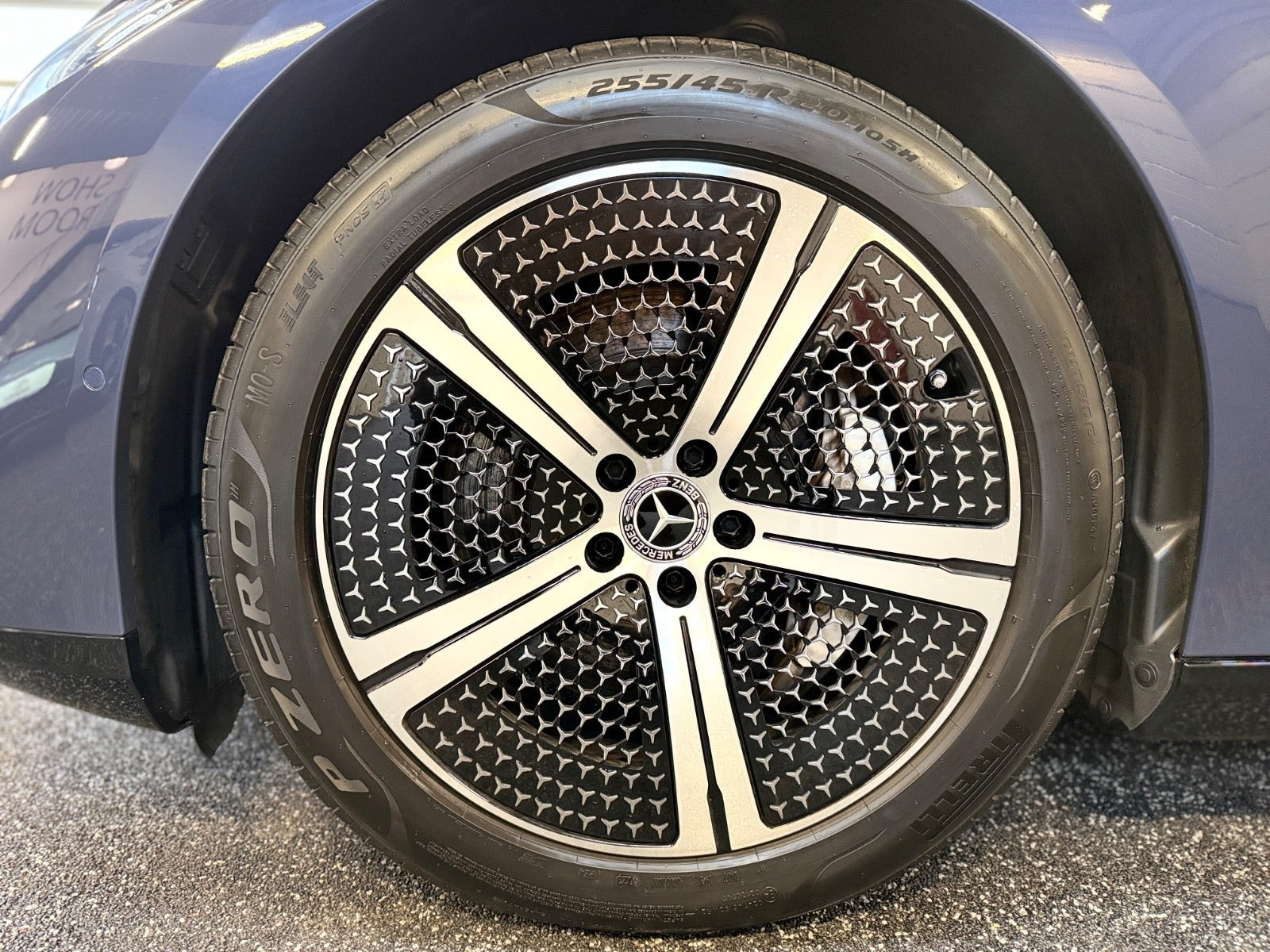 Blå Mercedes EQS450+ fra 2022