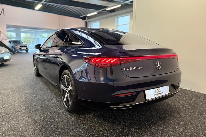 Blå Mercedes EQS450+ fra 2022