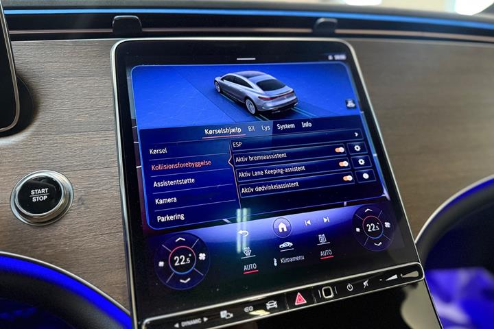 Blå Mercedes EQS450+ fra 2022