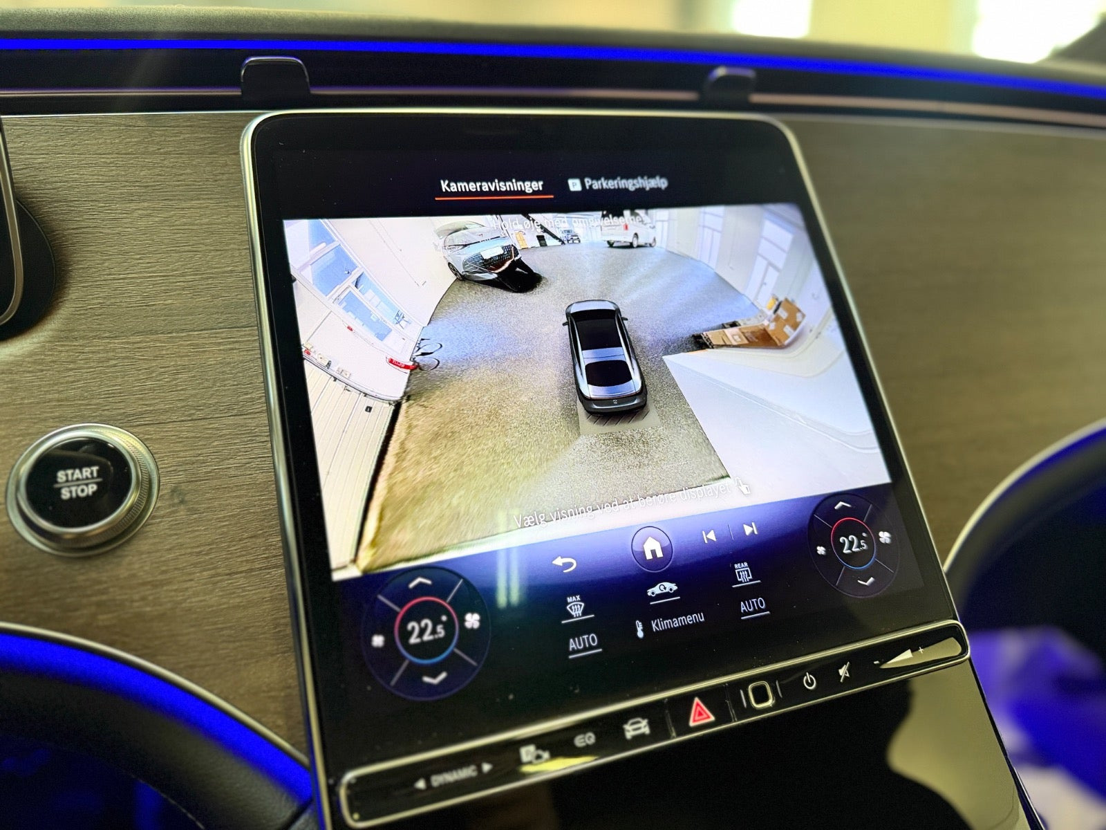 Blå Mercedes EQS450+ fra 2022