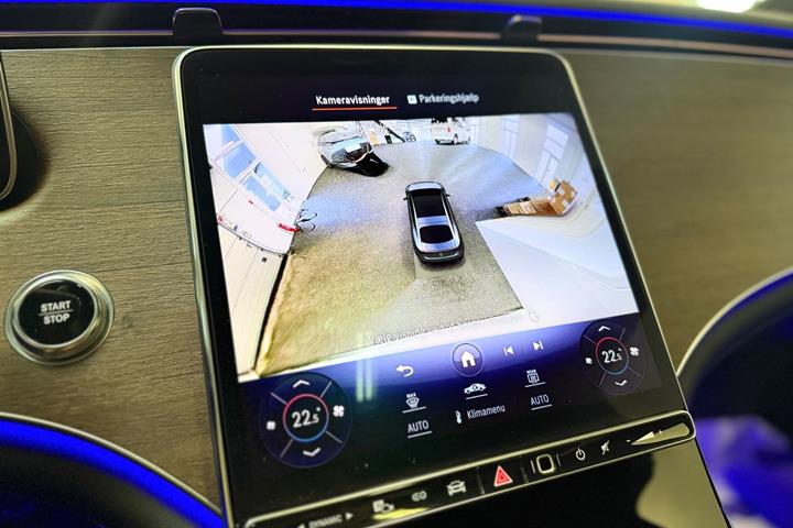 Blå Mercedes EQS450+ fra 2022