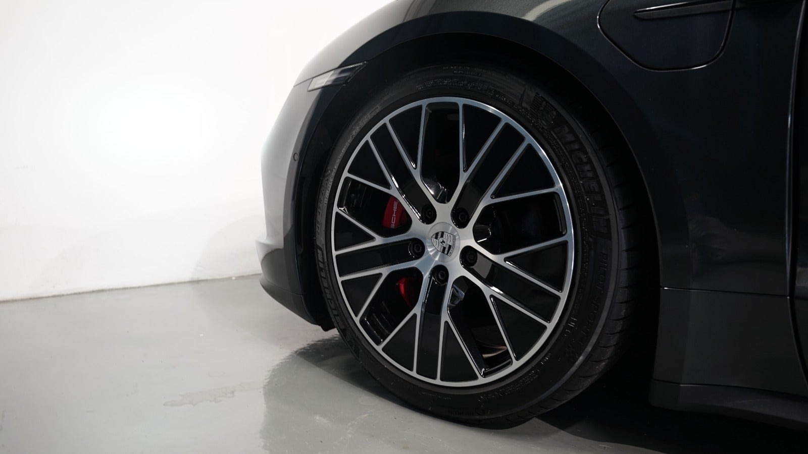 Sort Porsche Taycan 4S fra 2025