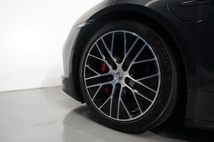 Sort Porsche Taycan 4S fra 2025
